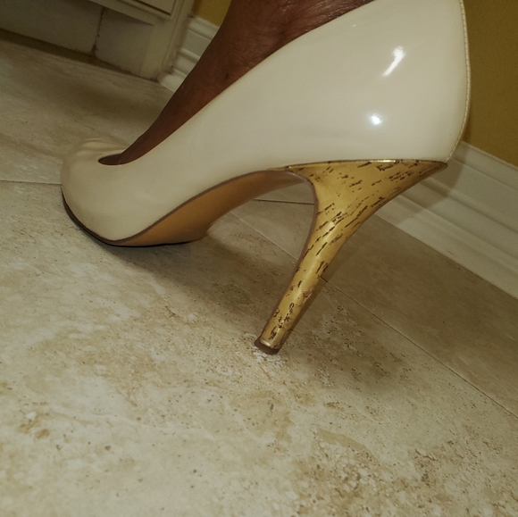 Guess Nude Peeptoe Pump - Picture 4 of 5